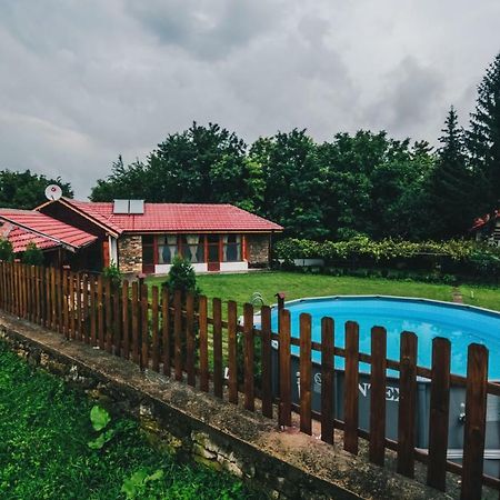 Завоя Hotel Krusuna Kültér fotó