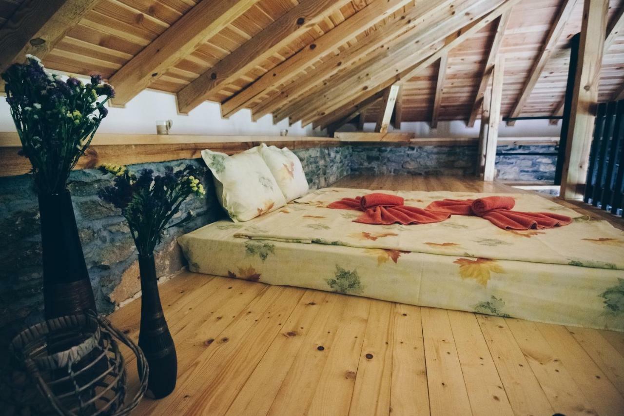 Завоя Hotel Krusuna Kültér fotó