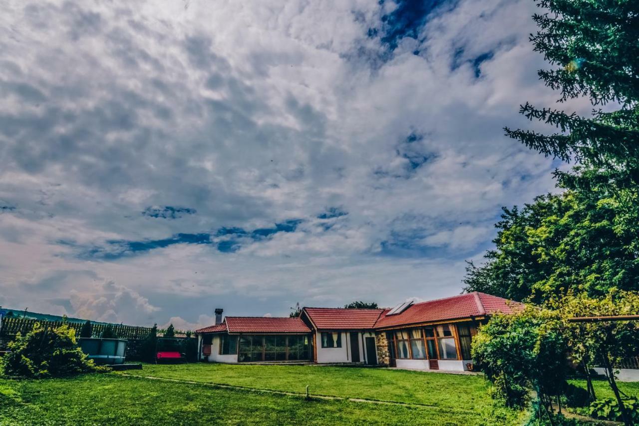 Завоя Hotel Krusuna Kültér fotó