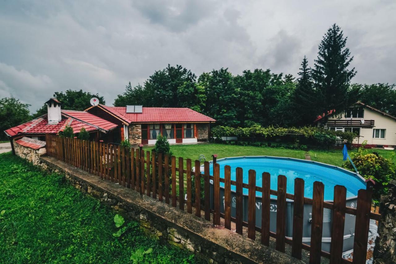 Завоя Hotel Krusuna Kültér fotó