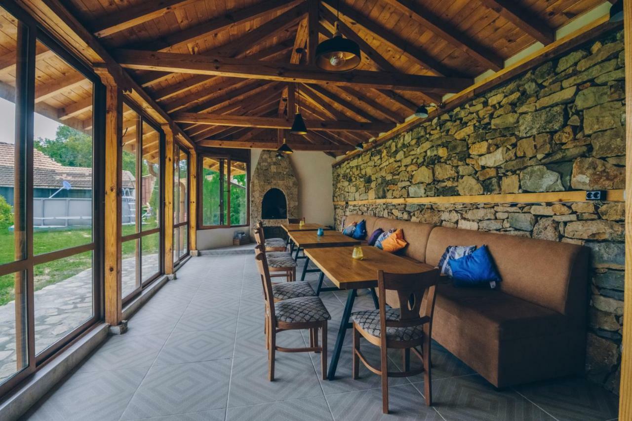 Завоя Hotel Krusuna Kültér fotó