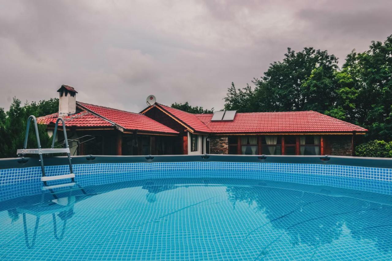 Завоя Hotel Krusuna Kültér fotó